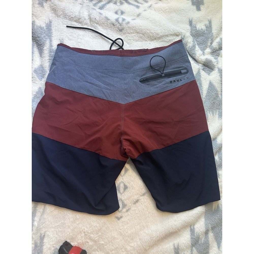 Men's Blue/Maroon Oakley Software Ozaki Board Shorts Swim Trunks Size 32 Medium